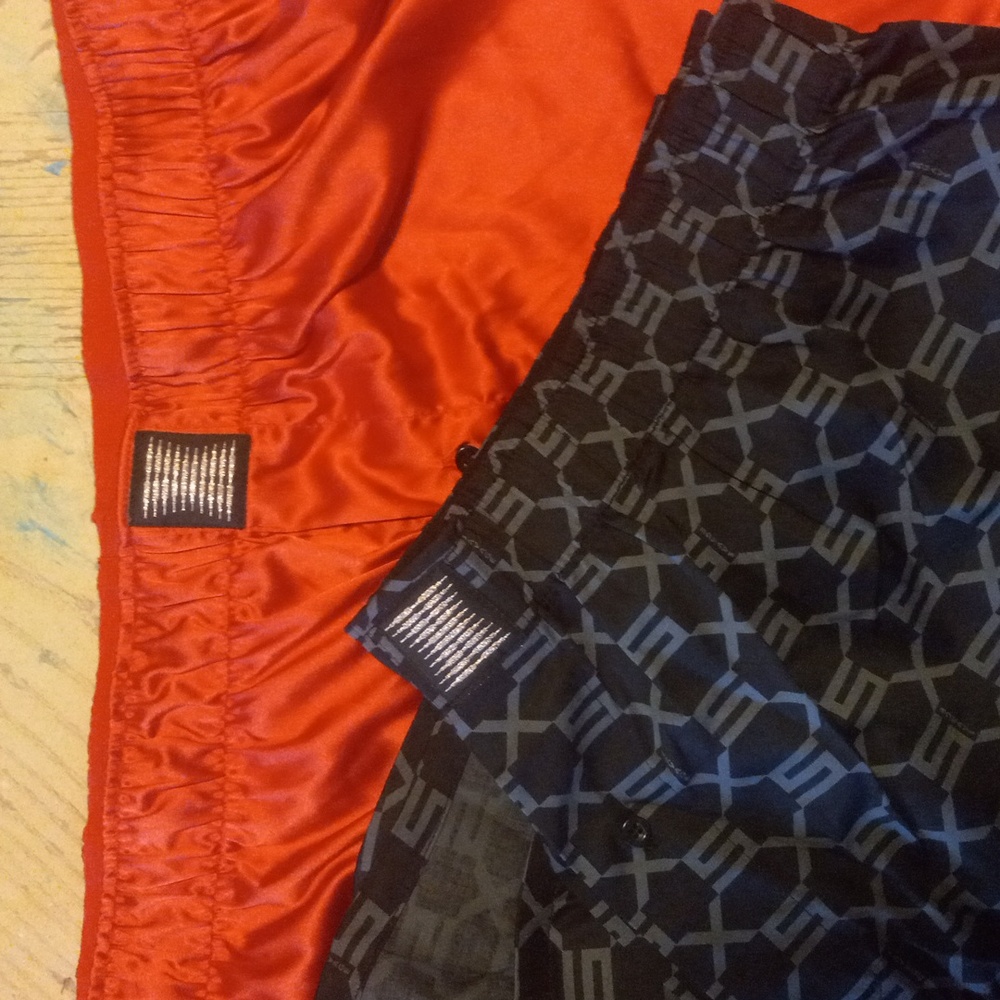 NWT SAVAGE X FENTY SHORTS (2 PAIRS) red and black size XXL